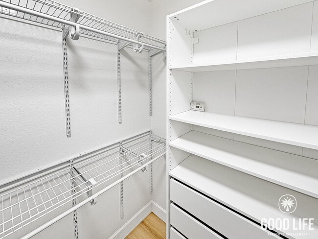 Building Photo - PRICE REDUCTION! 2BR in Gated Community | Pool, Jacuzzi & Balcony