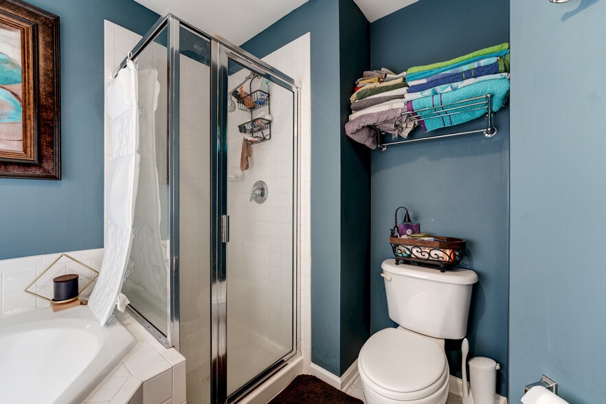 Master Bedroom Shower! - 502 Fallsgrove Dr