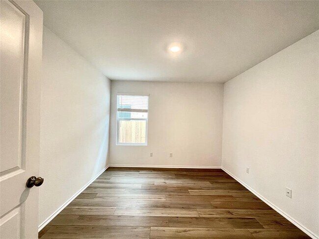 Building Photo - 431 Sebring Cir