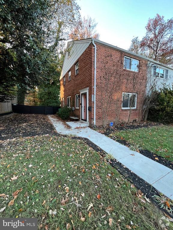 Building Photo - 2217 Gaylord Dr