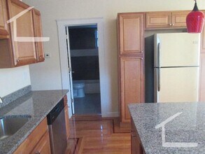 Building Photo - Nicely renovated 3 bed next to Brookline Village.