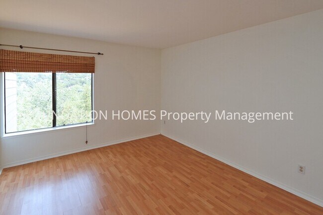 Building Photo - 629 Vía Casitas