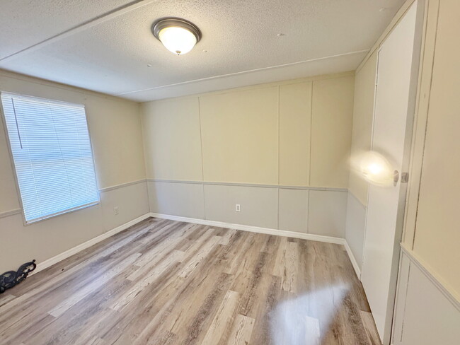 Building Photo - 2 BR /1 BA Mobile Home, US1 North