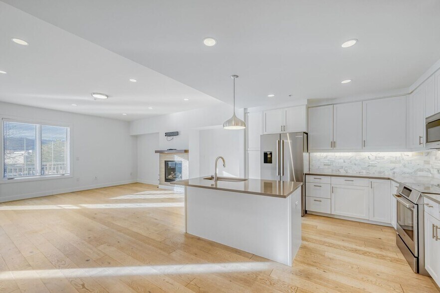 Building Photo - 3301 Arapahoe Ave