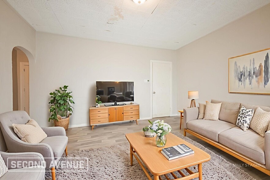 Building Photo - 7645 Highland Ave