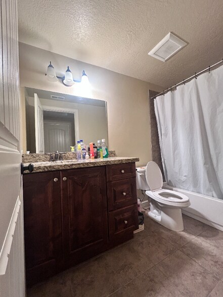 Building Photo - 1169 S 225 E