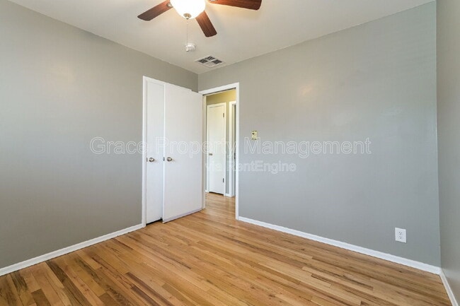 Building Photo - 2871 S Golden Way