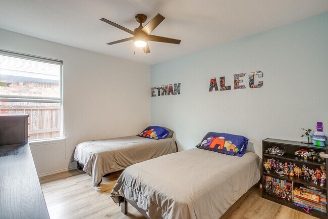 Building Photo - Amazing 3 Bed, 2 Bath Awaiting New Tenants- Burleson ISD- 76028