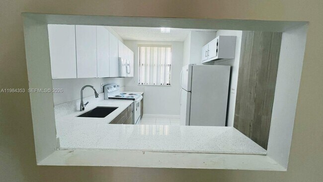 Building Photo - 8429 Forest Hills Dr