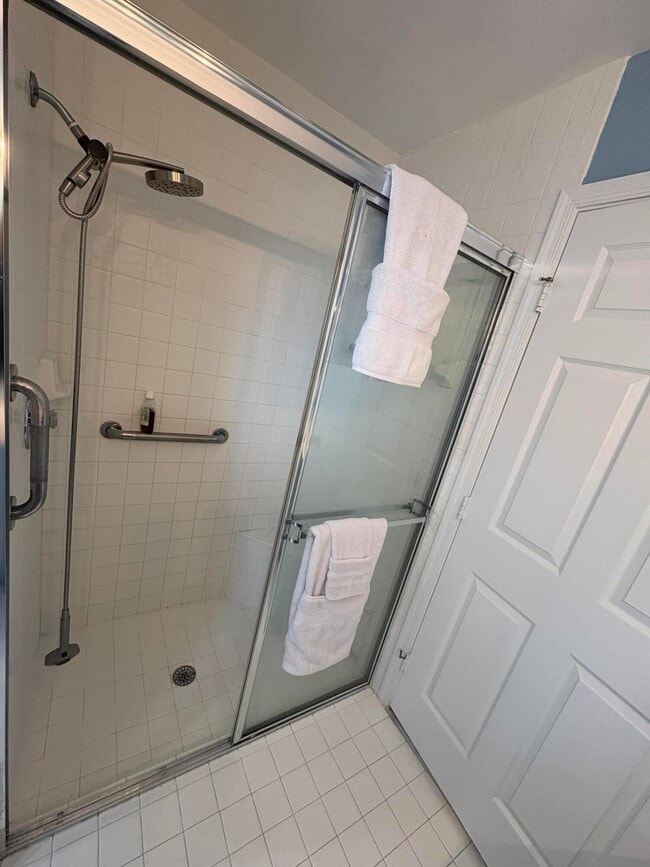 Building Photo - 7275 Summer Tree Dr