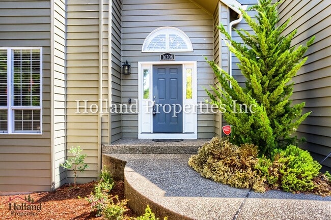 Building Photo - 16308 SW Timberland Dr