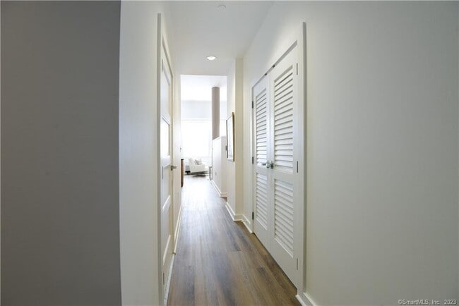 Building Photo - 15 Dinah Rd