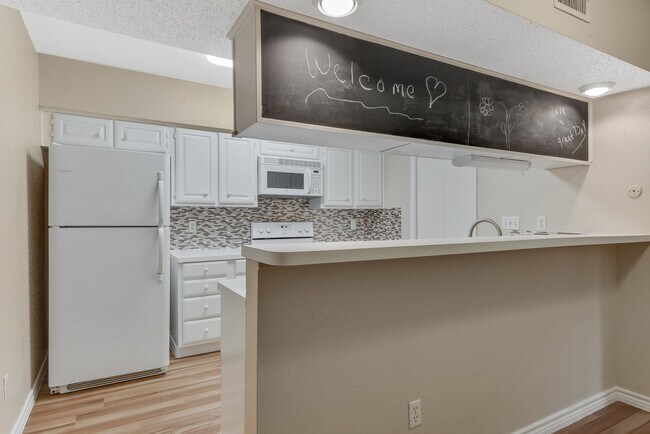Building Photo - 955 Memorial Village Dr