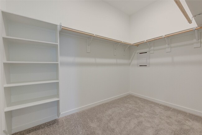 Building Photo - 400 Robin Ct