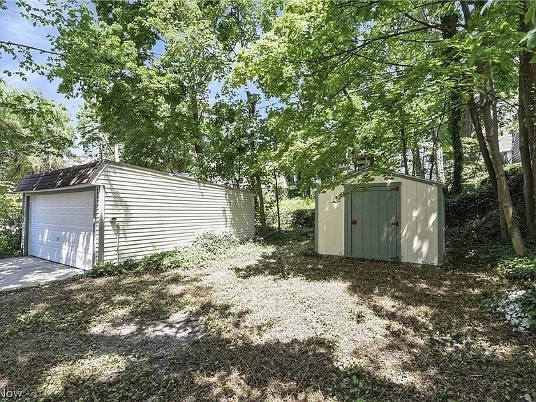 Building Photo - 2231 Bellfield Ave