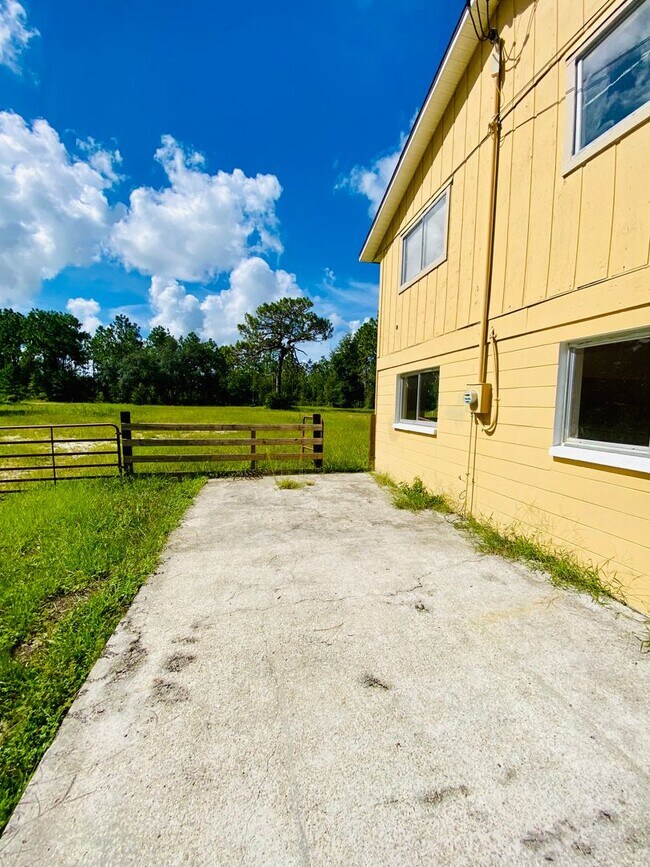Building Photo - Private single family 3/2 in Keystone heights