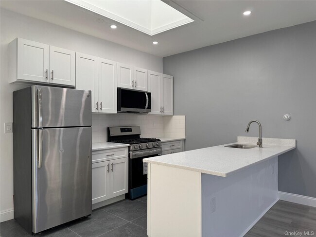 Building Photo - 209-211-211 Main St