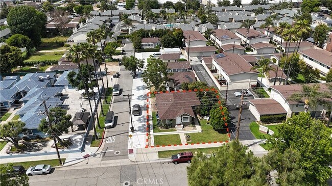 Building Photo - 633 W Maple Ave