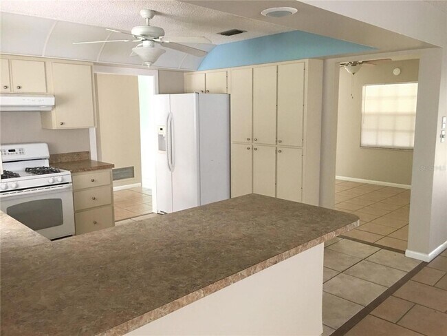 Building Photo - 210 SE 53rd Ct