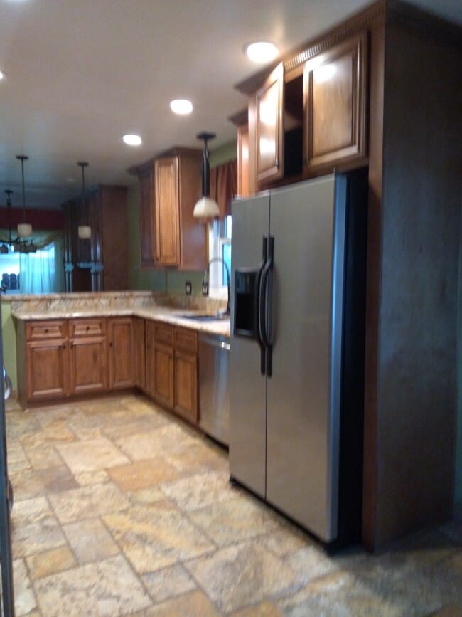 Kitchen open concept to formal dining room - 6601 Louise Ave