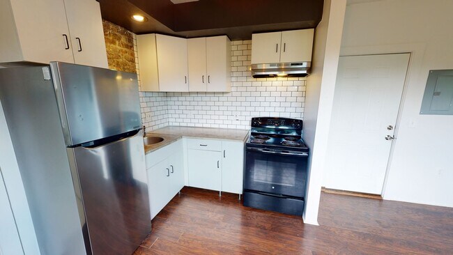 Building Photo - 108 S Hosmer St