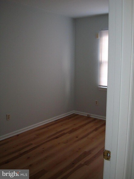Building Photo - 208 Moore Dr
