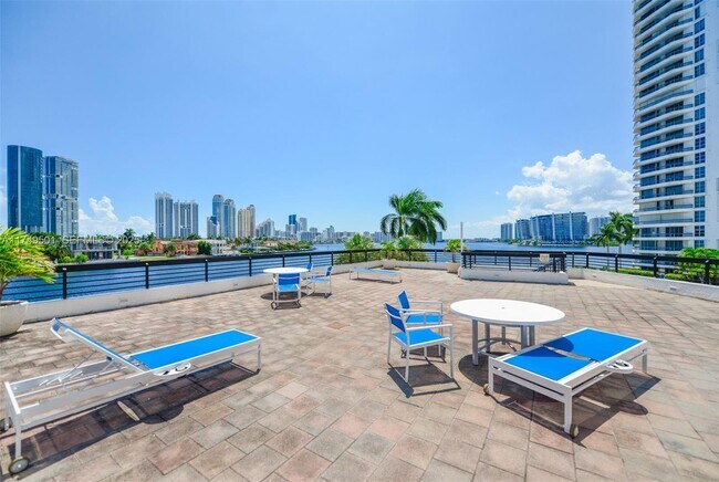 Building Photo - 19195 NE 36th Pl