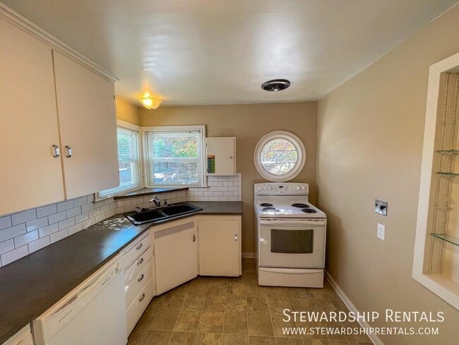 Building Photo - 1790 Mill St