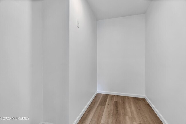 Building Photo - 944 Yellowbank Rd