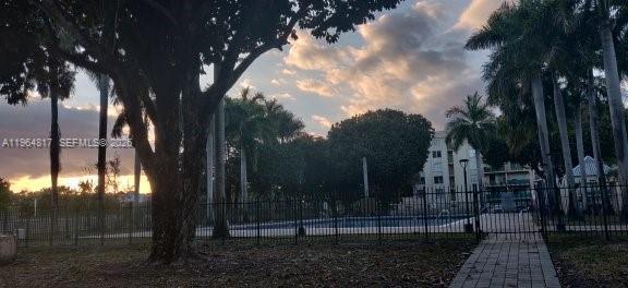 Building Photo - 9320 Fontainebleau Blvd