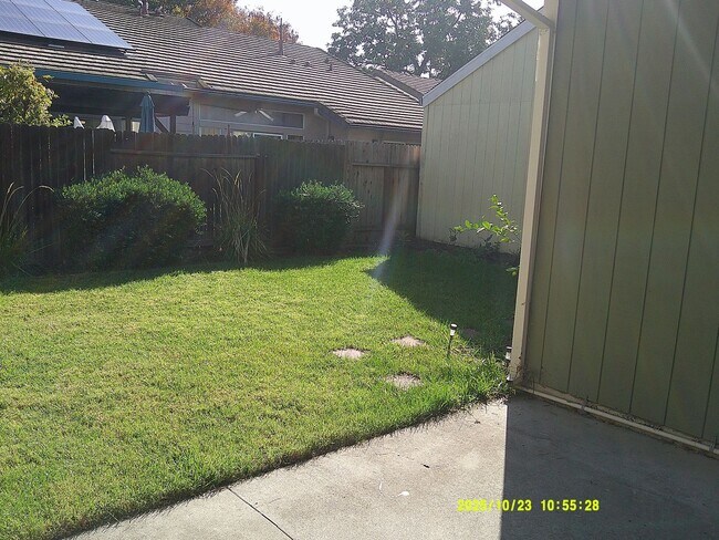 Building Photo - 1120 Tulip Ln