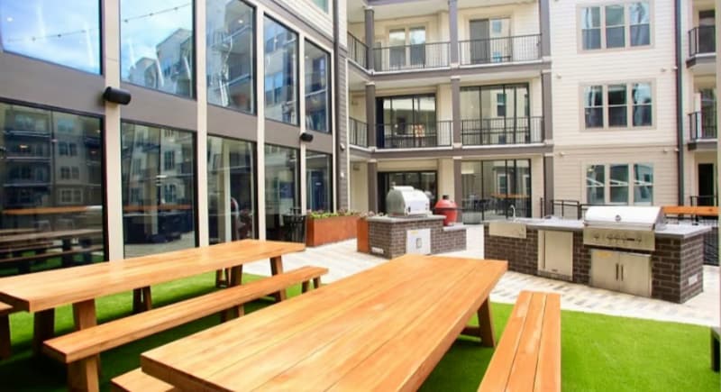 Building Photo - 2470 Cheshire Bridge Rd NE