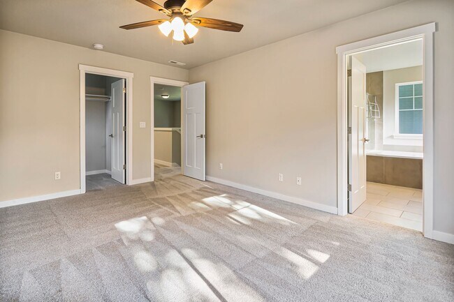 Building Photo - Stunning 3BD/3BATH Home in the Heart of Hi...