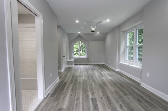 Building Photo - 5925-31 Devon Pl