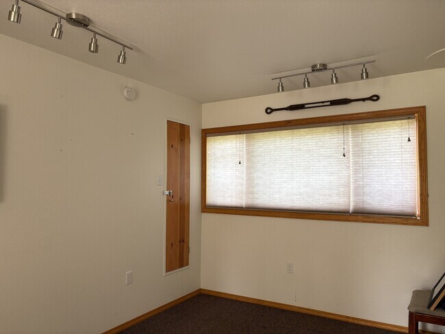Building Photo - 16390 N Glenn Hwy
