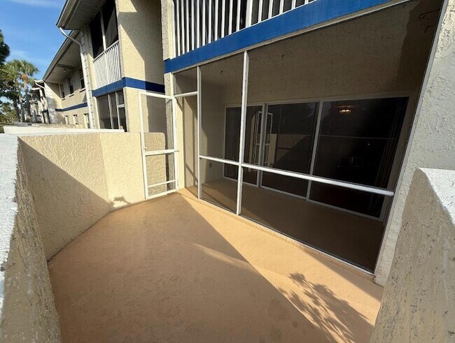 Building Photo - 1508 SE Royal Green Cir