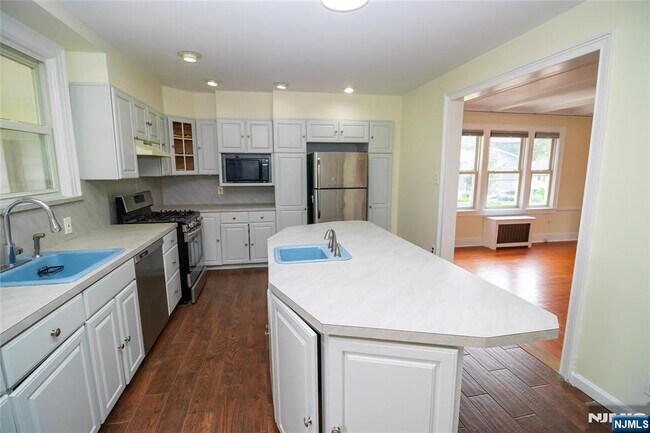 Building Photo - 29 13th