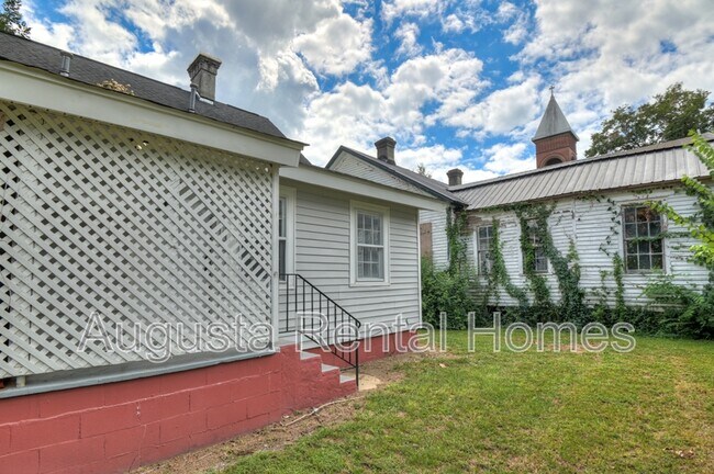 Building Photo - 515 3rd St