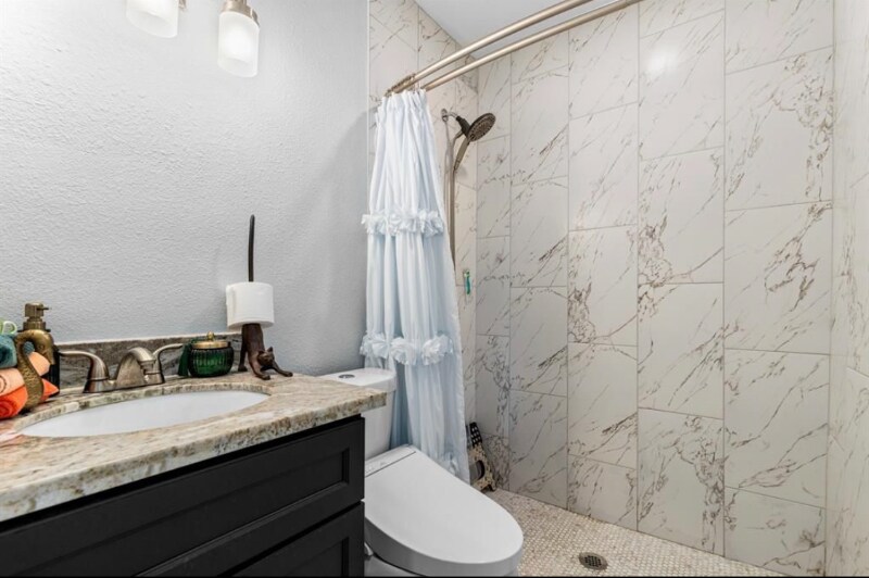 Building Photo - 9413 Clinton Dr