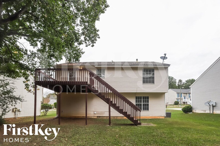 Building Photo - 480 E Lake Dr