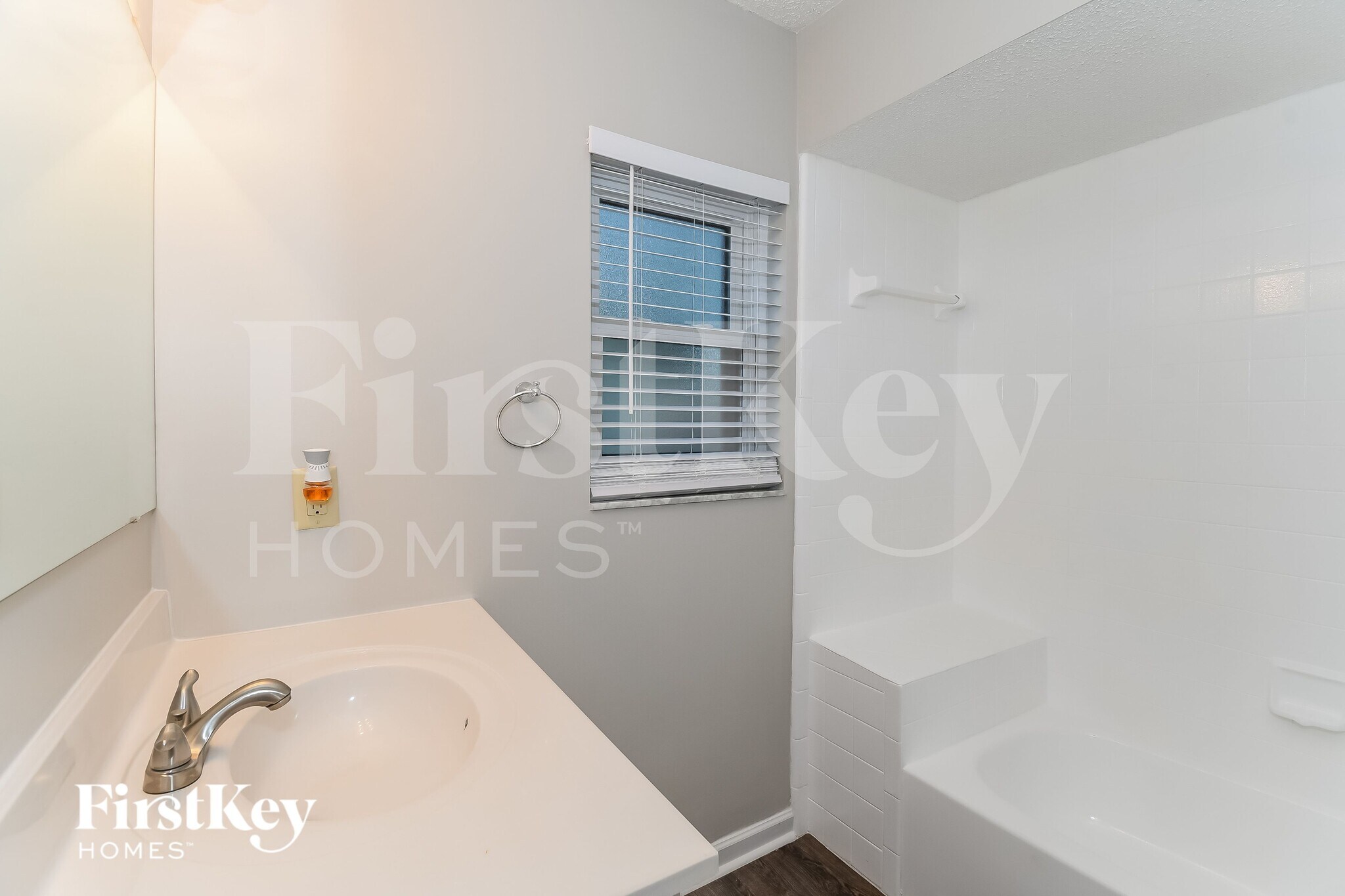 Building Photo - 9586 Villiers Dr S