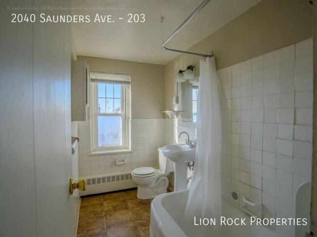 Building Photo - 2040 W Saunders Ave