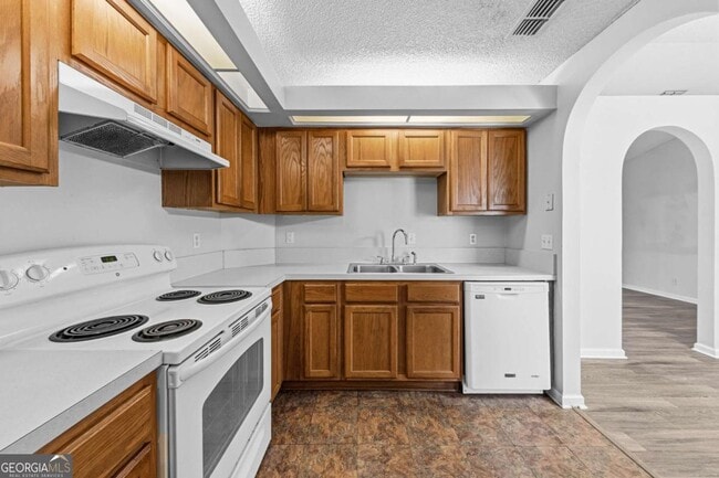 Building Photo - 401 Maggie Way