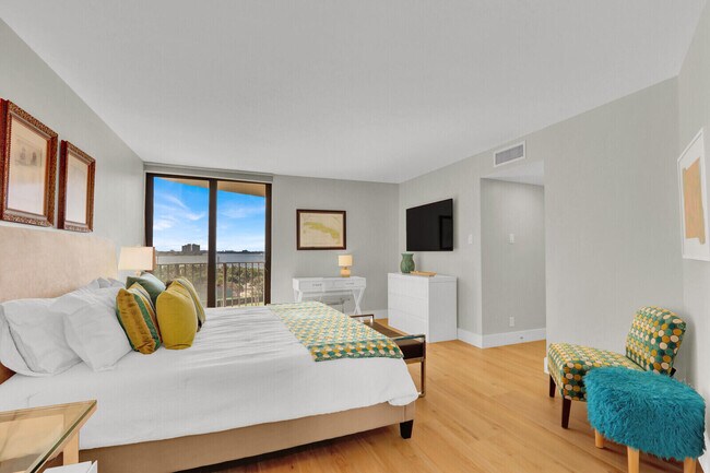 Building Photo - 5420 N Ocean Dr