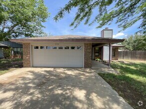 Building Photo - House Located On Cul-De-Sac & Within Minut...