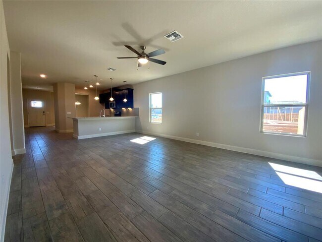 Building Photo - 716 Red Barn Bnd