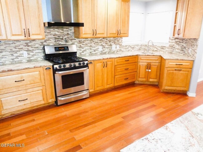 Building Photo - 2120 Greenlee Dr
