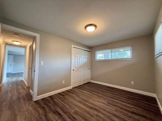 Building Photo - 4421 Primrose Ln