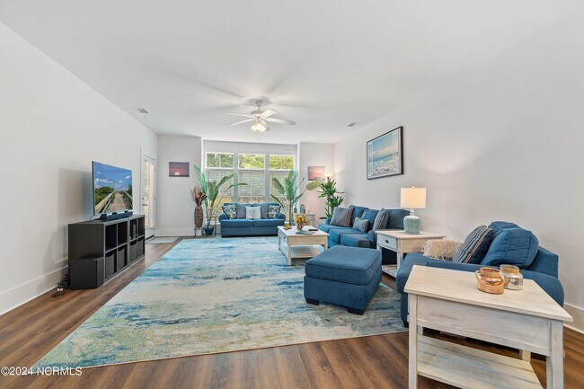 Building Photo - 2537 St James Dr SE