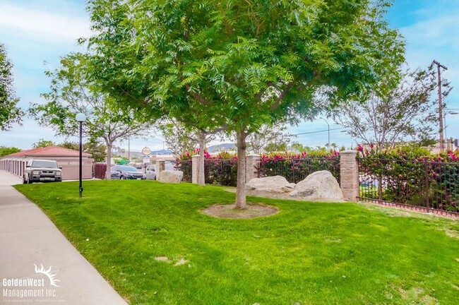 Building Photo - Beautifully Updated 2Bdm 2Ba Condo Located...